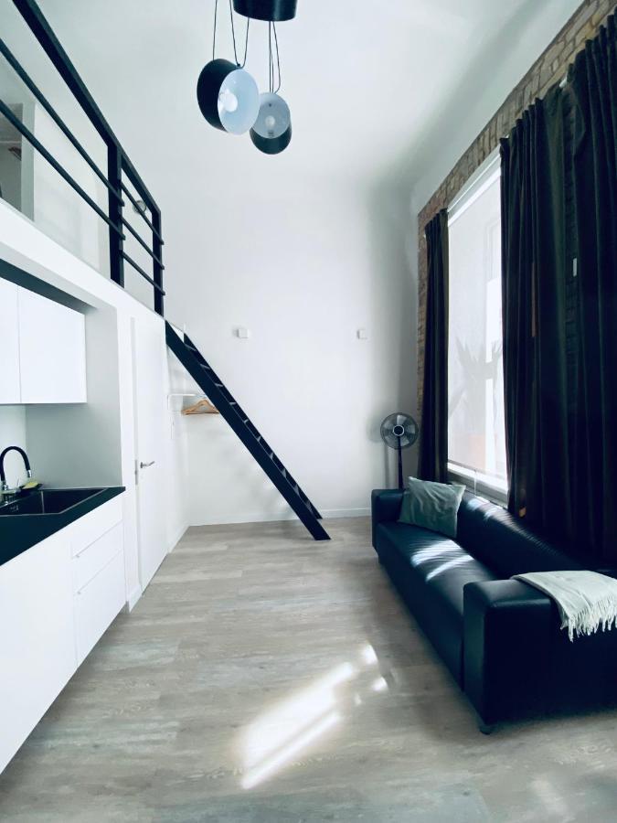 B&W Apartment Рига Екстериор снимка