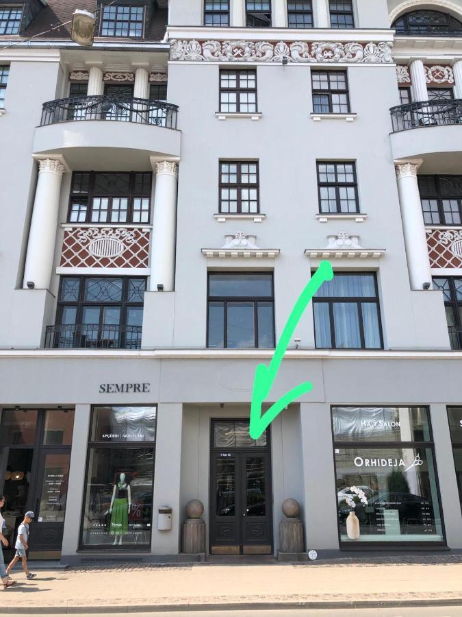 B&W Apartment Рига Екстериор снимка